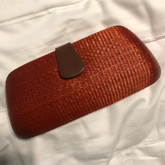 SOLD✨LE SAC Handwoven Clutch - Picture 2 of 3